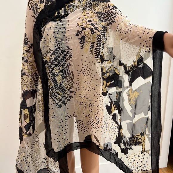 Cynthia Rose Shawl - Picture 3 of 6